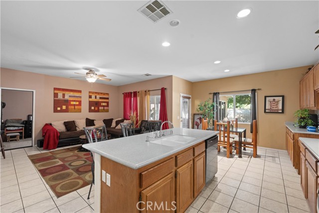 37032 Sabal Avenue, Palmdale CA: https://media.crmls.org/medias/8fa0fb34-73d2-4a70-9fd9-47c39f2044d1.jpg