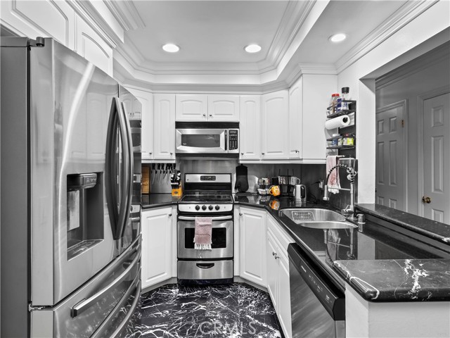12720 Burbank Boulevard, Valley Village CA: https://media.crmls.org/medias/8fa16862-43d8-4cf9-9f0b-0ece4bd8ed3d.jpg