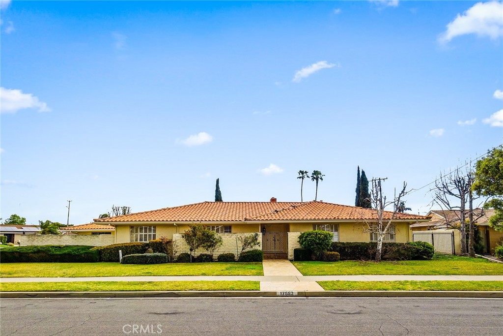 17552 Wellington Avenue, Tustin, CA 92780