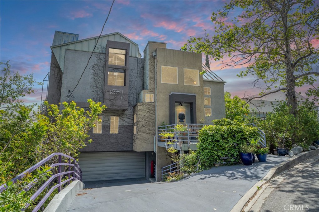 1667 Gladys Drive