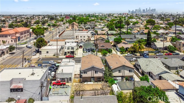 730 W 52 Place, Los Angeles CA: https://media.crmls.org/medias/8fa353cb-da1b-4baa-9bb2-bf8dd8278240.jpg