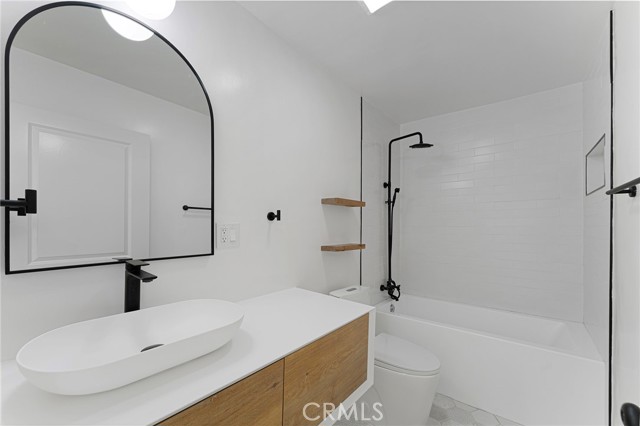 Detail Gallery Image 9 of 11 For 2742 S Sycamore, Los Angeles,  CA 90016 - 2 Beds | 1 Baths