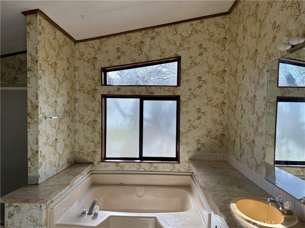 https://media.crmls.org/medias/8fa46da7-83db-46c9-85e9-2ffc916591f5.jpg?preset=X-Large