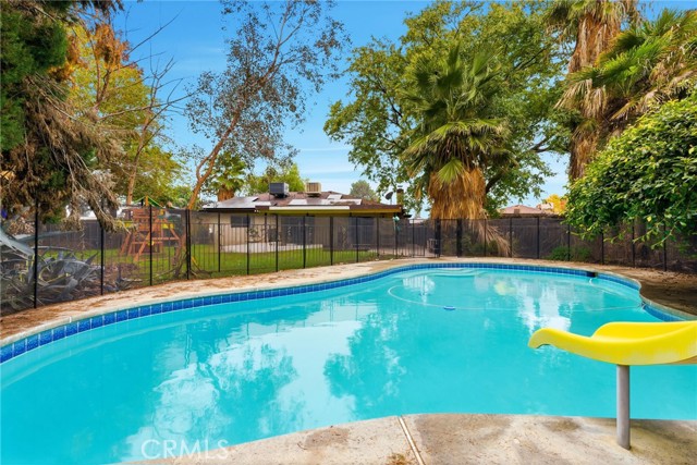 Detail Gallery Image 34 of 42 For 2404 Prestwick Ct, Bakersfield,  CA 93309 - 3 Beds | 2 Baths