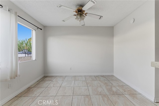 Detail Gallery Image 11 of 31 For 9200 Palm St #6,  Bellflower,  CA 90706 - 2 Beds | 2 Baths