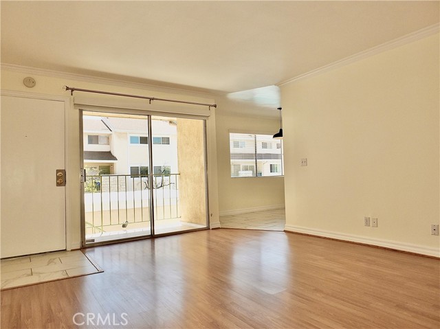 121 Sinclair Avenue, Glendale CA: https://media.crmls.org/medias/8fa6cd68-2b75-488d-8276-927148ba16b2.jpg
