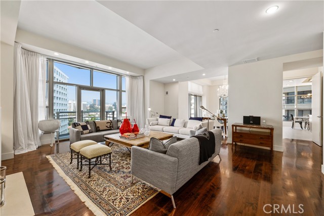 10776 Wilshire Boulevard, Los Angeles CA: https://media.crmls.org/medias/8fa6cfe6-0909-4d94-bd3e-990b0ea0c439.jpg