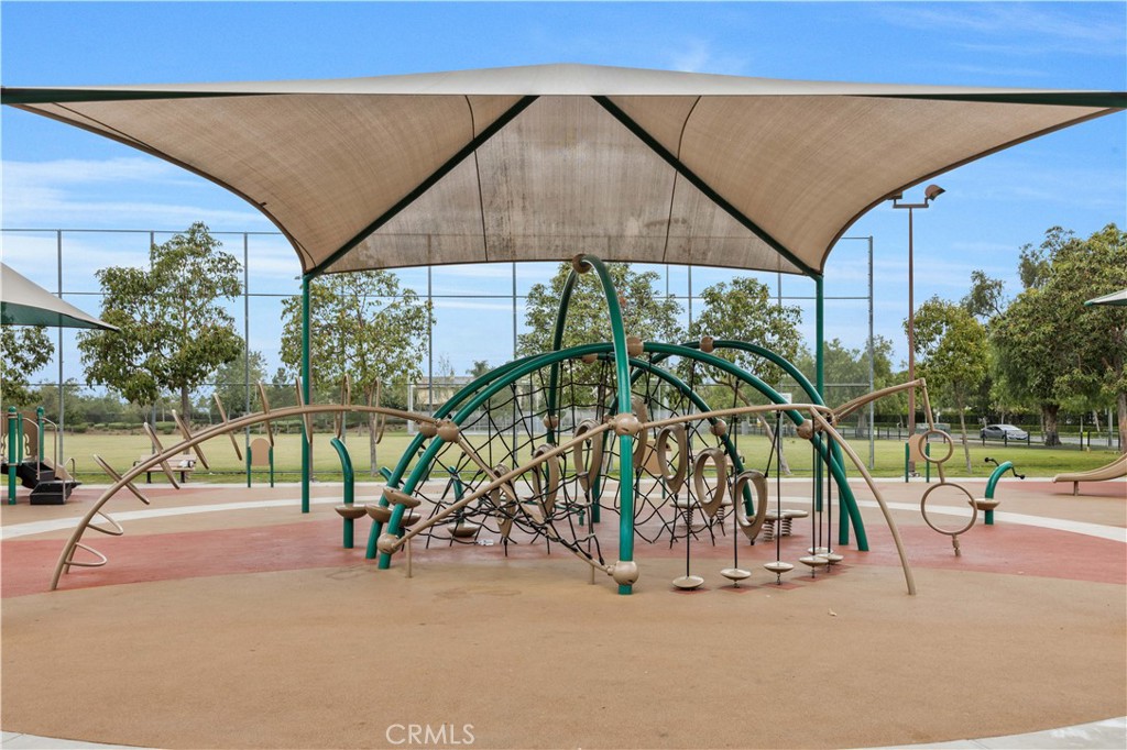 https://media.crmls.org/medias/8fa71d96-d7cf-4968-9d95-4f1410c7b2ab.jpg?preset=X-Large