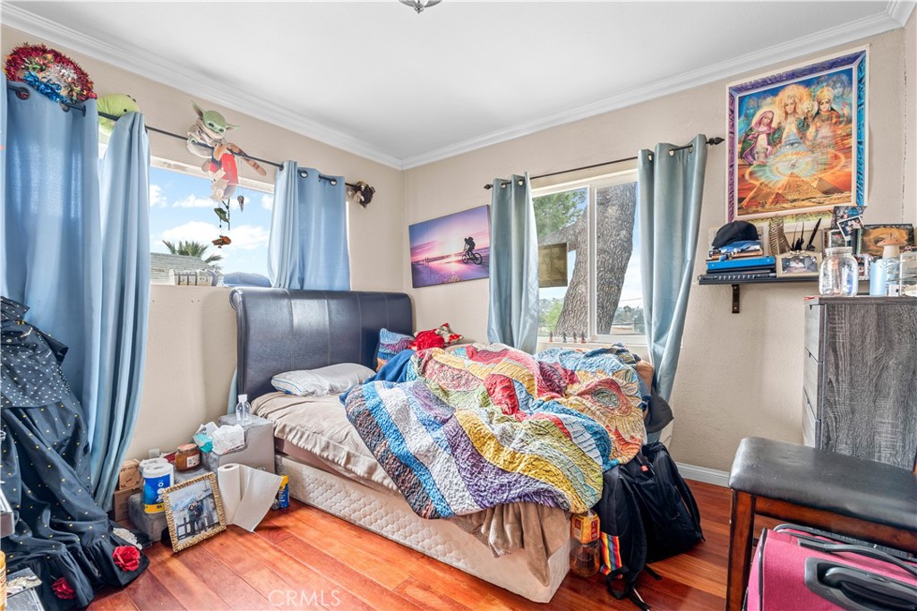 https://media.crmls.org/medias/8fa77243-2c89-4e6b-bf0a-6f7c279539a2.jpg?preset=X-Large