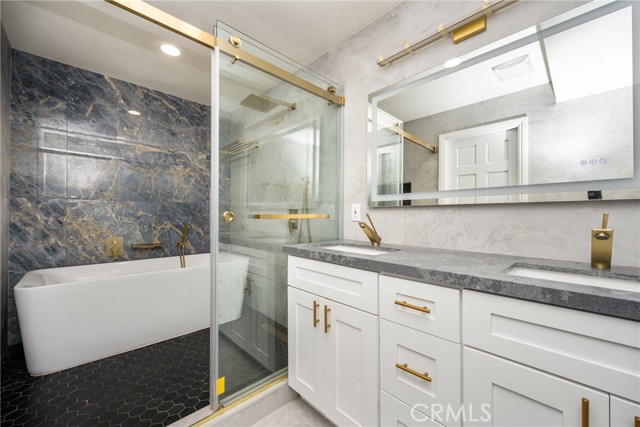 17110 Bluewater Lane, Huntington Beach CA: https://media.crmls.org/medias/8fa7894e-b22b-4f1a-91b2-ee813f4f99fb.jpg