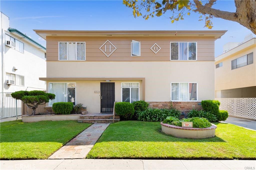 1042 S Sherbourne Drive #4