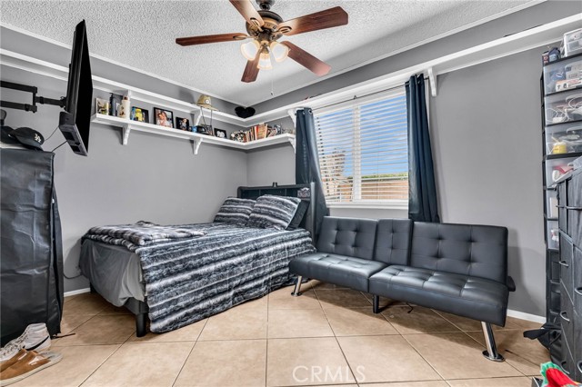 25790 Parada, Valencia CA: https://media.crmls.org/medias/8faa07ff-eb36-4b6f-9b27-31e1375583ad.jpg