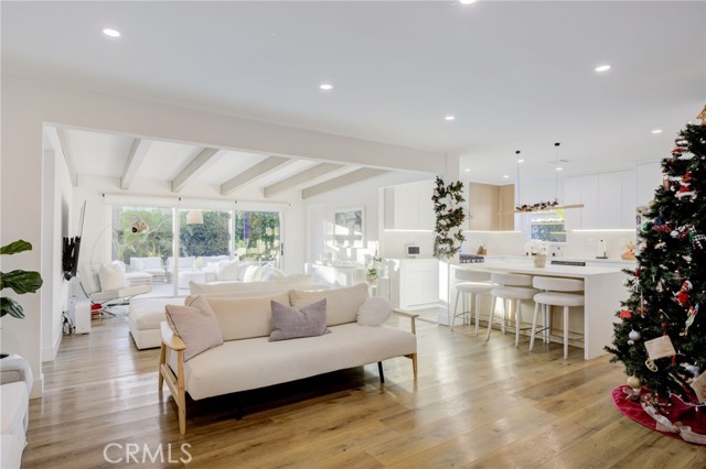 Detail Gallery Image 28 of 72 For 8161 Encino Ave, Northridge,  CA 91325 - 4 Beds | 3 Baths