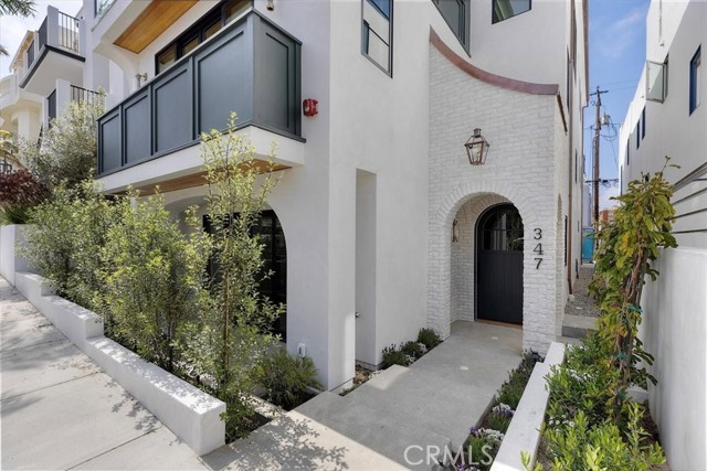 347 29th Street, Hermosa Beach, California 90254, 5 Bedrooms Bedrooms, ,4 BathroomsBathrooms,Residential,Sold,29th,SB24082058