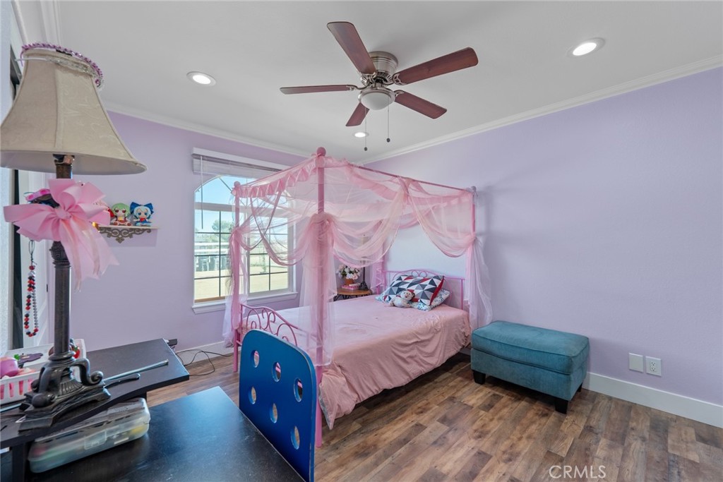 https://media.crmls.org/medias/8fab658a-8879-439d-bede-5d230e9080ce.jpg?preset=X-Large