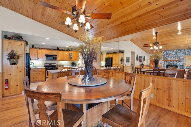 Detail Gallery Image 10 of 31 For 128 Crater Lake Rd, Big Bear Lake,  CA 92315 - 3 Beds | 2 Baths