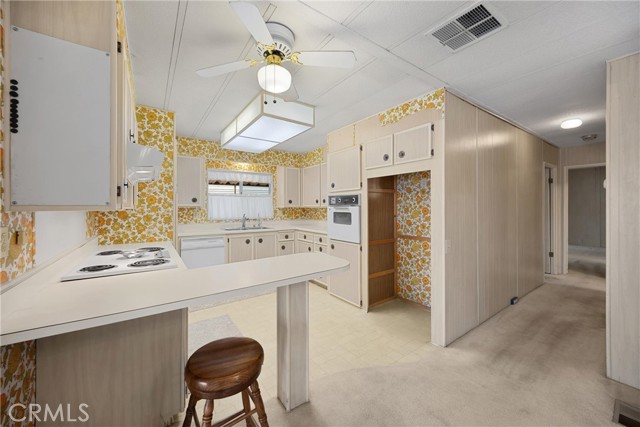 2240 Lake Glen Dr, La Habra CA: https://media.crmls.org/medias/8faca8f5-133d-41c9-aae0-5e8b19fa8522.jpg