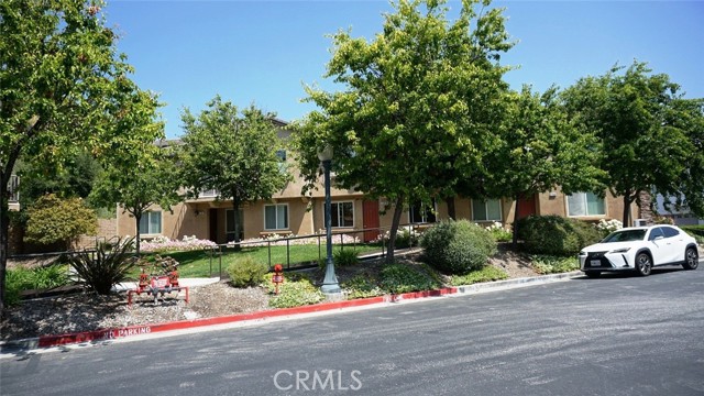 Detail Gallery Image 5 of 31 For 27949 Avalon Dr, Canyon Country,  CA 91351 - 2 Beds | 2 Baths