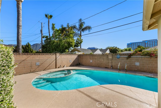 Detail Gallery Image 50 of 60 For 249 S Lincoln St, Burbank,  CA 91506 - 3 Beds | 2 Baths