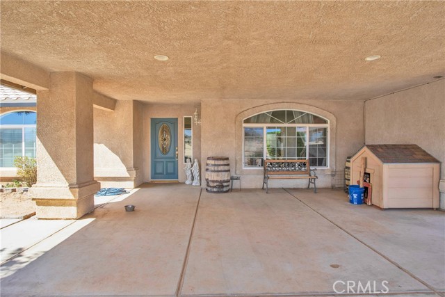 7330 Smoke Tree Road, Phelan CA: https://media.crmls.org/medias/8fad8f2d-e4ed-4fb0-8d12-2fbb7e44bd99.jpg