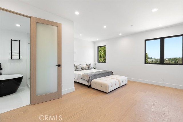 Detail Gallery Image 26 of 58 For 5134 Medina Rd, Woodland Hills,  CA 91364 - 5 Beds | 5/1 Baths