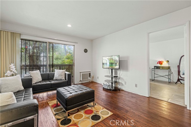 525 S Ardmore Ave, Los Angeles CA: https://media.crmls.org/medias/8fae9403-f729-4de0-98d1-29587cd64e92.jpg