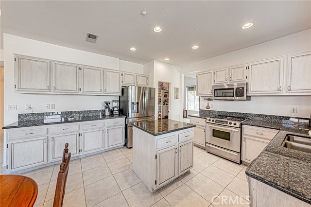 Detail Gallery Image 14 of 58 For 5423 Canmore Ct, Riverside,  CA 92507 - 4 Beds | 3 Baths