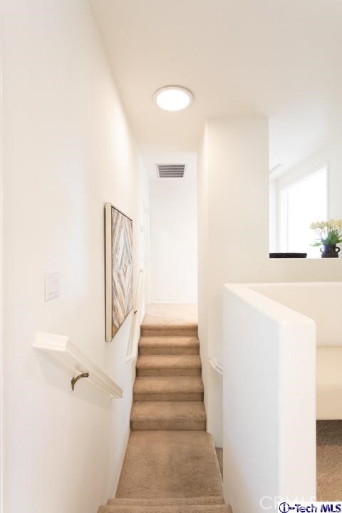 Detail Gallery Image 14 of 19 For 10040 Meritage Ct, Sun Valley,  CA 91352 - 4 Beds | 3 Baths