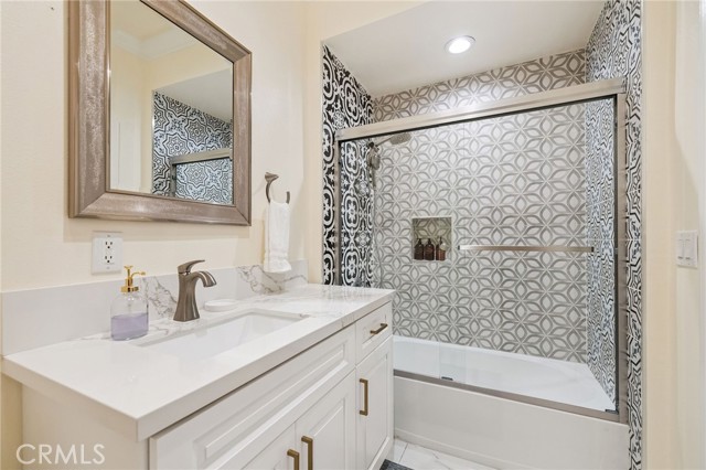 2104 Crenshaw Boulevard, Los Angeles CA: https://media.crmls.org/medias/8faf4b94-53f3-428b-9fcb-c02e41775e6b.jpg