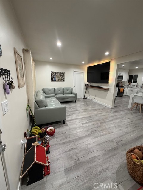 Detail Gallery Image 3 of 10 For 9971 Ilex, Pacoima,  CA 91331 - 3 Beds | 2 Baths