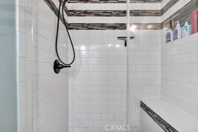 Detail Gallery Image 8 of 52 For 5727 Colbath, Valley Glen,  CA 91401 - 3 Beds | 3 Baths