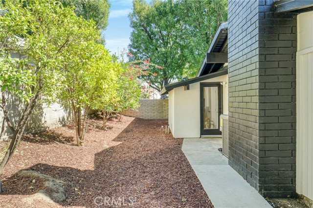 Detail Gallery Image 25 of 28 For 10805 Chimineas, Porter Ranch,  CA 91326 - 4 Beds | 2/1 Baths