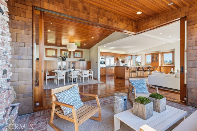 Detail Gallery Image 7 of 37 For 624 6th St, Manhattan Beach,  CA 90266 - 5 Beds | 4 Baths