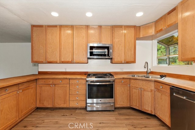 Detail Gallery Image 13 of 33 For 22726 Laurel Ln, Crestline,  CA 92325 - 4 Beds | 2 Baths