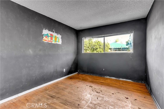 Detail Gallery Image 12 of 25 For 8848 Gerald Ave, North Hills,  CA 91343 - 4 Beds | 2 Baths