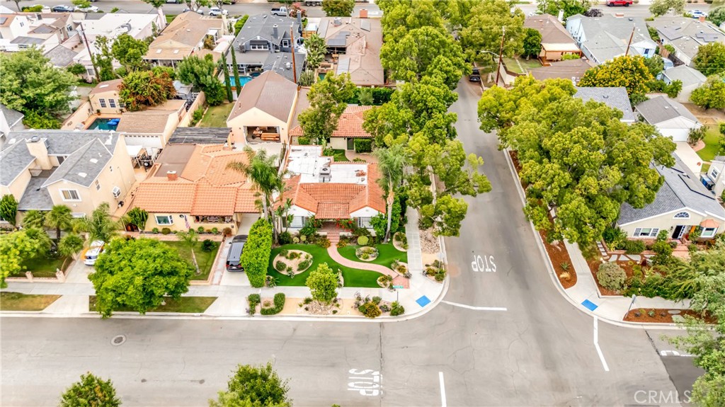 https://media.crmls.org/medias/8fb22688-481f-4d7f-9fcd-67a10fbec06a.jpg?preset=X-Large
