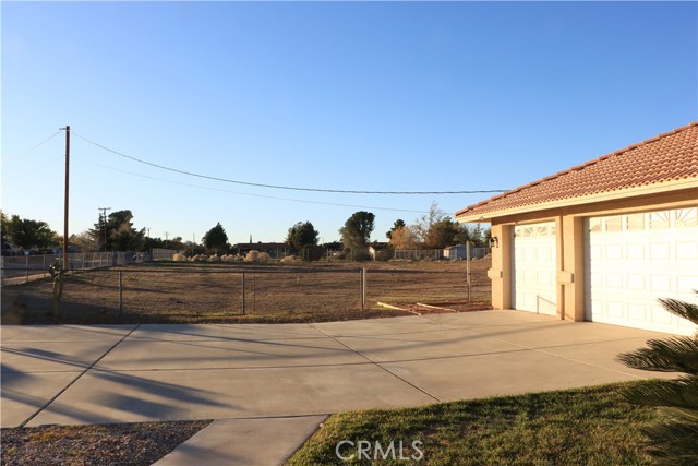 15742 Muscatel, Hesperia CA: https://media.crmls.org/medias/8fb424f7-01e3-44a0-abac-65df058b0583.jpg