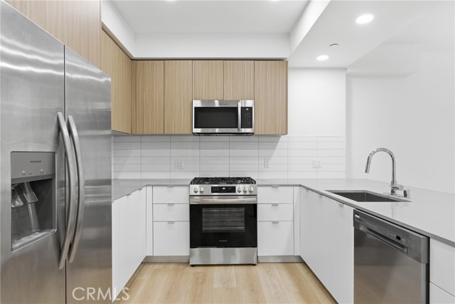 Detail Gallery Image 3 of 10 For 12078 Guerin St #101,  Studio City,  CA 91604 - 2 Beds | 2 Baths