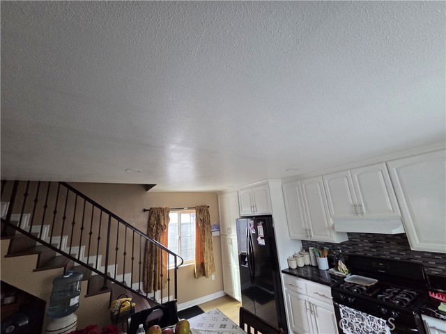 Detail Gallery Image 5 of 15 For 3616 Burton, Lynwood,  CA 90262 - 5 Beds | 4/1 Baths