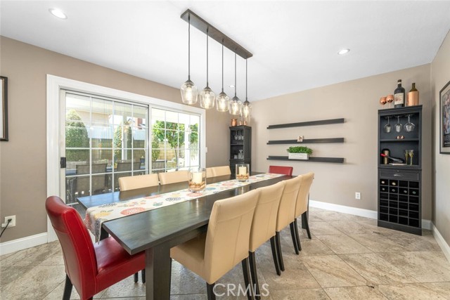 6786 Molokai Drive, Cypress CA: https://media.crmls.org/medias/8fb5d288-ad8f-4352-aff4-476ead2a93b8.jpg