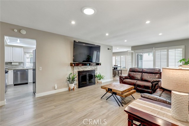 5111 Alder, Irvine CA: https://media.crmls.org/medias/8fb600a9-e0e1-41ef-a9b8-1c01d79bde32.jpg