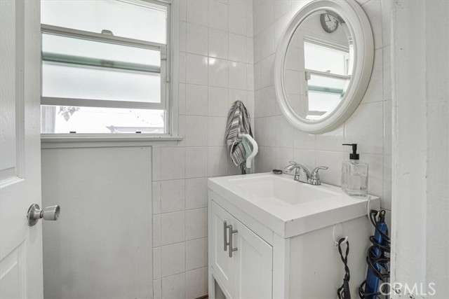 Detail Gallery Image 16 of 29 For 16038 Devonshire St, Granada Hills,  CA 91344 - 3 Beds | 2 Baths