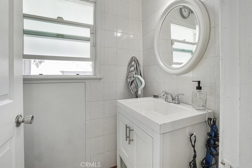 https://media.crmls.org/medias/8fb61708-1083-412a-b3d9-ae6bb863313f.jpg?preset=X-Large