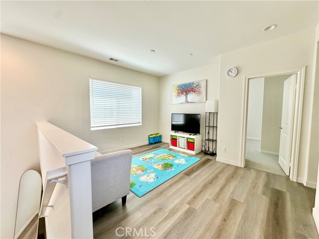 3149 E Painted Crescent Street, Ontario CA: https://media.crmls.org/medias/8fb63e32-d88a-4e19-99c3-8cc2c6ab7b75.jpg