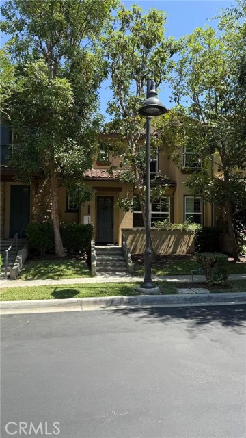 120 Jadestone, Irvine CA: https://media.crmls.org/medias/8fb6c022-d87e-4c71-9ce8-ab219f5322df.jpg