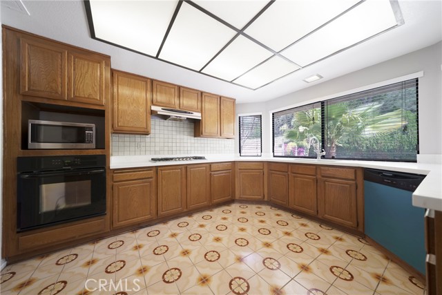49 Village Loop Road, Pomona CA: https://media.crmls.org/medias/8fb7ef32-5db5-434c-ad6f-1f8fbf3f3be3.jpg