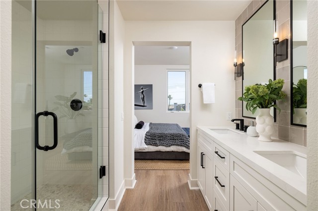 414 Main, Huntington Beach CA: https://media.crmls.org/medias/8fb83571-ee0b-4678-8dec-0a99660d5f97.jpg