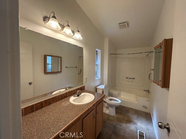 443 Holmes Lane, Sugarloaf CA: https://media.crmls.org/medias/8fb83b48-4389-49b8-b8d3-4d3b70c0567b.jpg