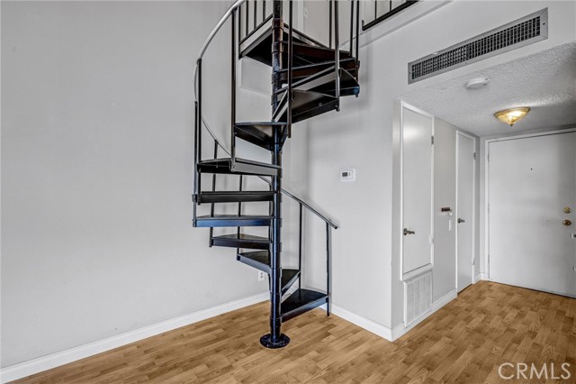 Detail Gallery Image 13 of 35 For 5460 White Oak Ave #E319,  Encino,  CA 91316 - 1 Beds | 1/1 Baths