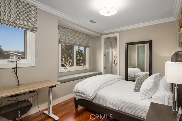 720 Poinsettia Ave, Corona del Mar CA: https://media.crmls.org/medias/8fbc1240-94b5-44a9-b998-27c14380671f.jpg